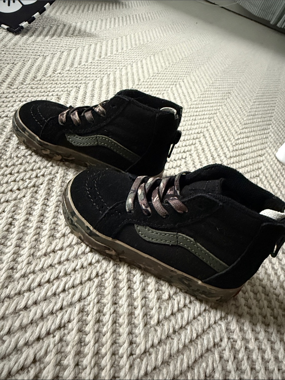 Vans Kids Black High-Top Sneakers with Olive Side Stripe - size toddler 6